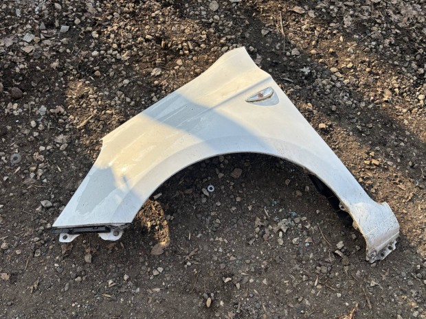 Hyundai I20 bal sárvédő fehér horpadt 