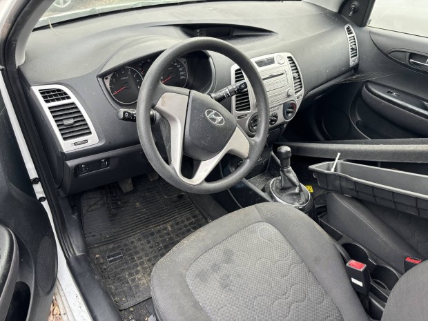 Hyundai I20 kormány rádió magnó váltógomb gyújtás kapcsoló km óra