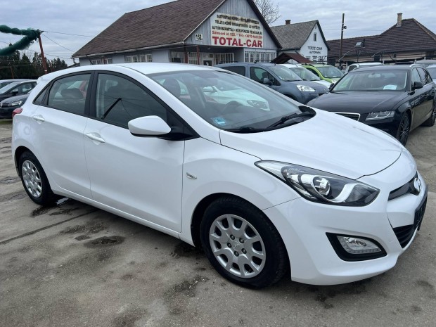 Hyundai I30 1.4 CRDi Life V�gig Vezetett Szervi...