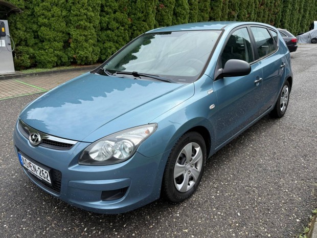 Hyundai I30 1.4 DOHC Classic 153 E km/Klíma/Fri...