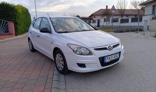 Hyundai I30 1.4 DOHC Classic 177e km. Garant�lt...
