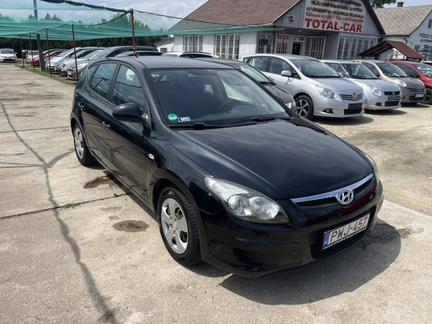 Hyundai I30 1.4 DOHC Classic PLUS Szervizkönyves