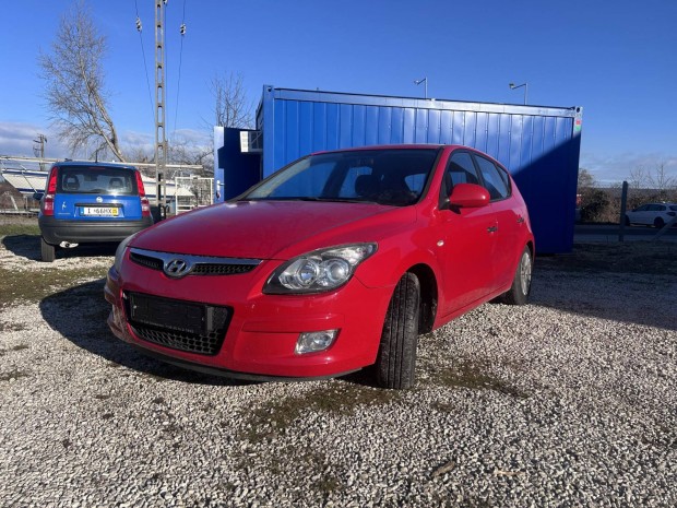 Hyundai I30 1.4 DOHC Classic Vezetett szervizk�...