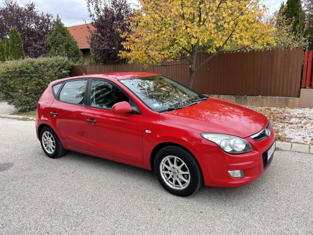 Hyundai I30 1.4 DOHC Comfort benzines szervizelt