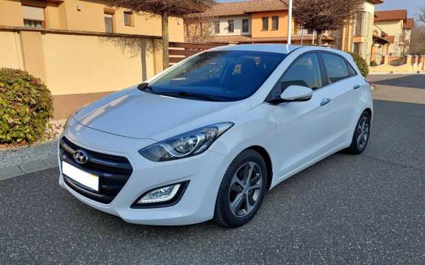 Hyundai I30 1.4i Business Kulcsnlkli Navi Kamera