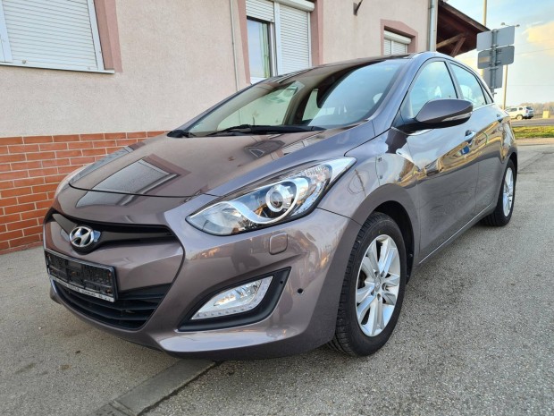 Hyundai I30 1.4i Business Srmentes/szervknyv/...