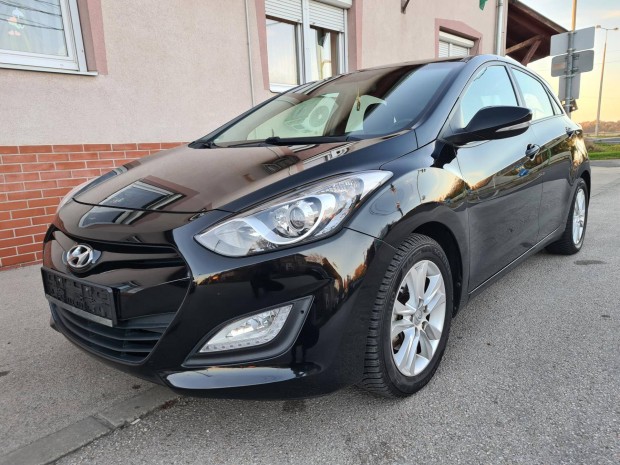 Hyundai I30 1.4i Business Vgig vez.szervknyv....