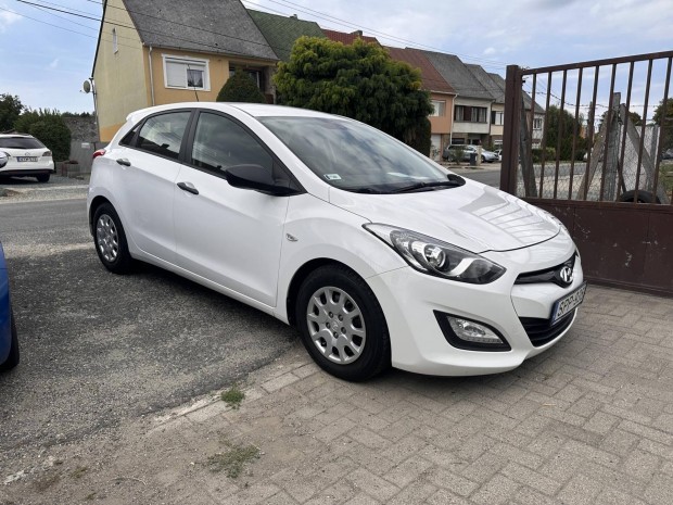 Hyundai I30 1.4i Comfort Friss műszaki