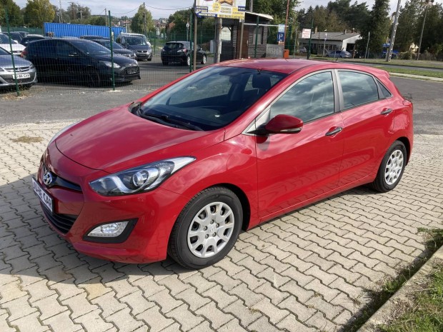 Hyundai I30 1.4i Comfort Navi. kamera. tolatra...