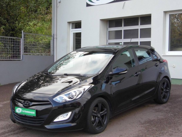 Hyundai I30 1.4i Comfort Szervizknyv-Navigci...