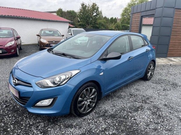 Hyundai I30 1.4i Comfort Vezetett szervizknyv!...