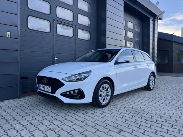 Hyundai I30 1.6 CRDi LP Life Szervizkönyv / 1.T...