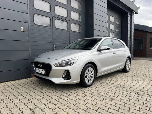 Hyundai I30 1.6 CRDi MP Life Szervizkönyv / 1.T...