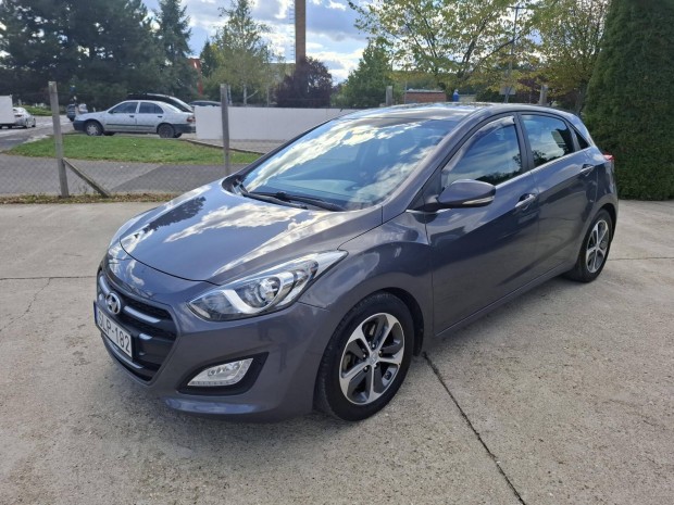 Hyundai I30 1.6 GDi Style YES kivitel.Navi.kame...