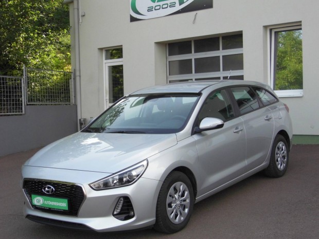 Hyundai I30 CW 1.4 MPi ISG Comfort Szervízkönyv...