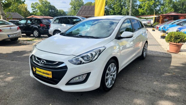 Hyundai I30 CW 1.4i Business Magkimélt szép áll...