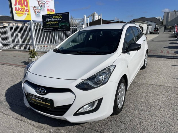 Hyundai I30 CW 1.4i Comfort Megk�m�lt! V�gig Sz...