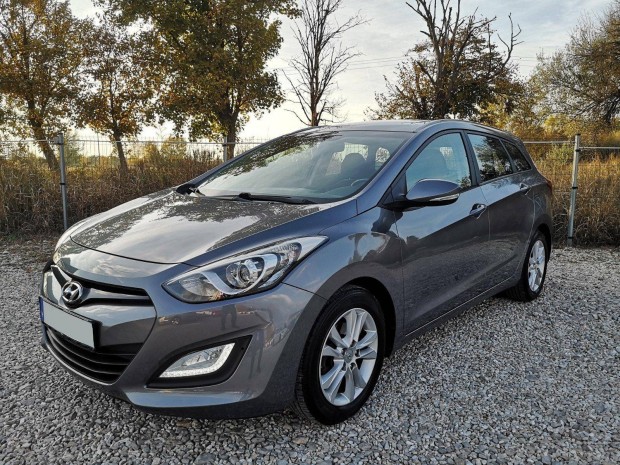 Hyundai I30 CW 1.4i Comfort Szervizkönyves.Ülés...
