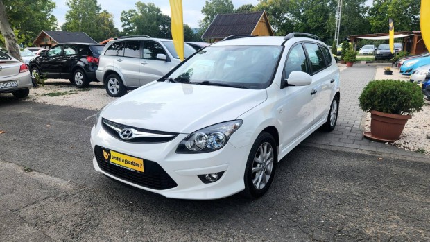Hyundai I30 CW 1.4i Comfort Tempomat. digitklma!