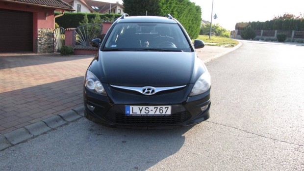 Hyundai I30 CW 1.4i Life 20011-Es Modell. lsf...