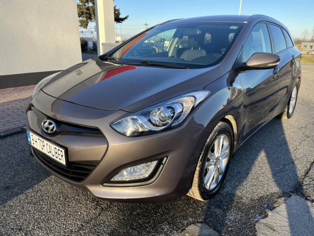 Hyundai I30 CW 1.4i Life igazolt kevs km.szerv...