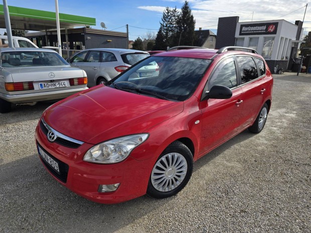 Hyundai I30 CW 1.6 CRDi HP Comfort Digit Kl�ma....