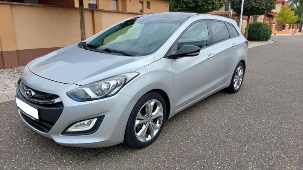 Hyundai I30 CW 1.6 GDi Business Panorma Digit...