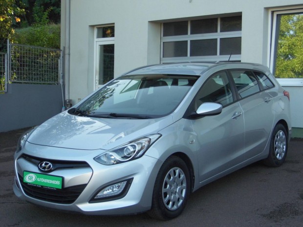 Hyundai I30 CW 1.6 GDi ISG Life Szervízkönyv-KL...