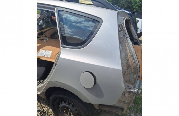 Hyundai I30, 1,6 CRDI (2012) bal hátsó sárvédő negyedrésszel eladó