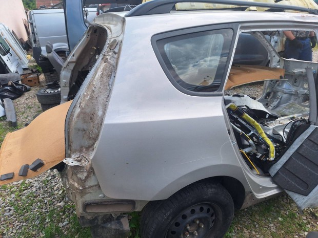 Hyundai I30, 1,6 CRDI (2012) jobb hátsó sárvédő negyedrésszel eladó