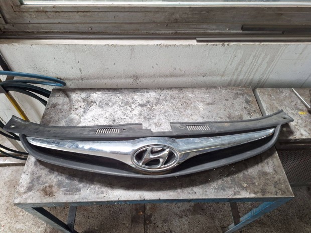 Hyundai I30, 1,6 CRDI (2012) kombi, lökhárító felső rács eladó