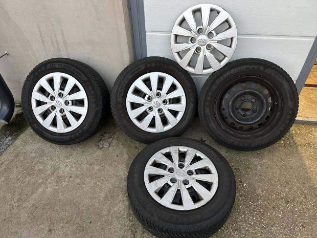Hyundai I30-hoz gy�ri 15-�s lemezfelni szett elad�