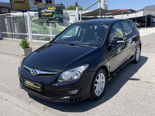 Hyundai I30 i30u 1.4 DOHC Life Megkímélt! Végig...