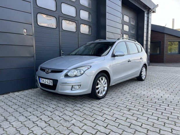 Hyundai I30 i30u CW 1.6 CRDi LP Comfort Szerviz...