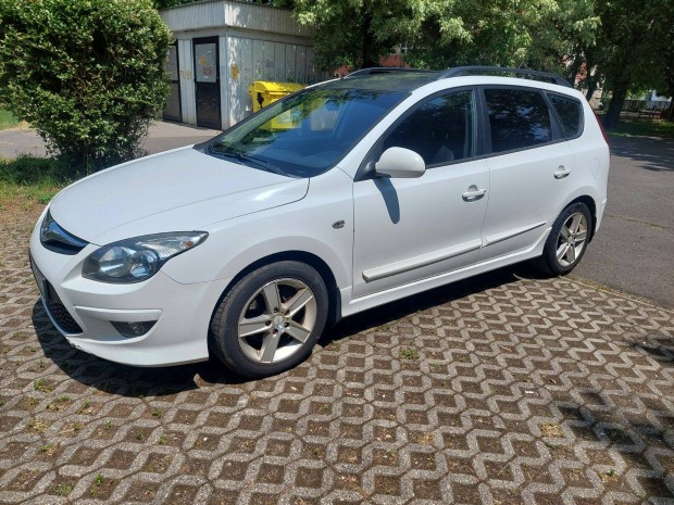 Hyundai I30 kombi autó eladó