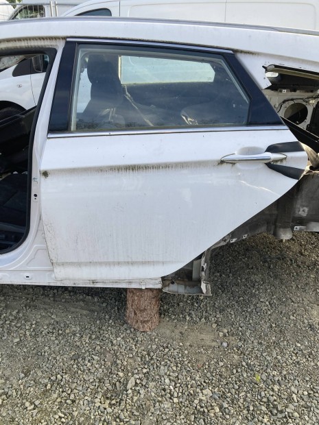 Hyundai I40 kombi bal hátsó ajtó fehér színben