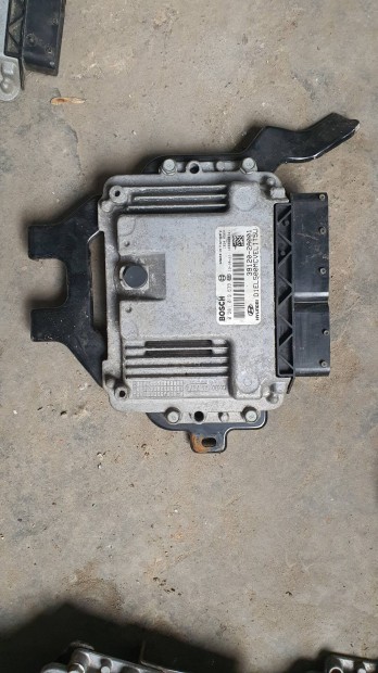 Hyundai IX 35 1.7 crdi motorvezérlő 23.05