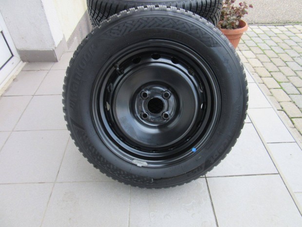 Hyundai I 20 acélfelni Keveset Futott 185/65 R15 Hankook téligumiva