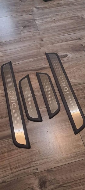 Hyundai Ioniq belső küszöb borítás
