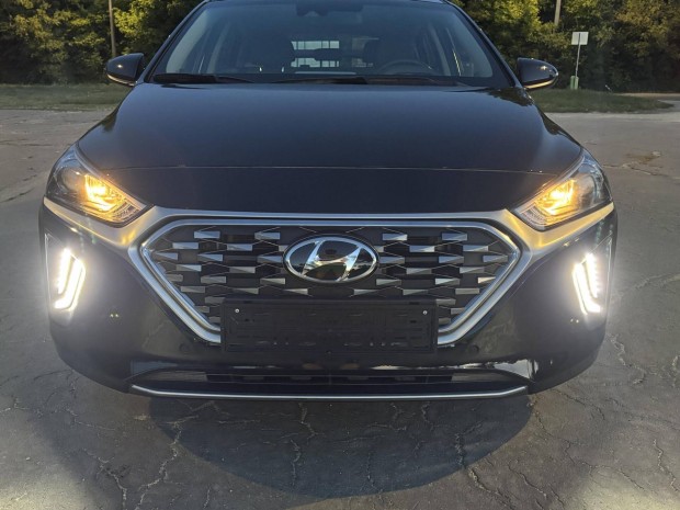 Hyundai Ioniq plug-in 1.6 GDi Premium DCT 19235km!