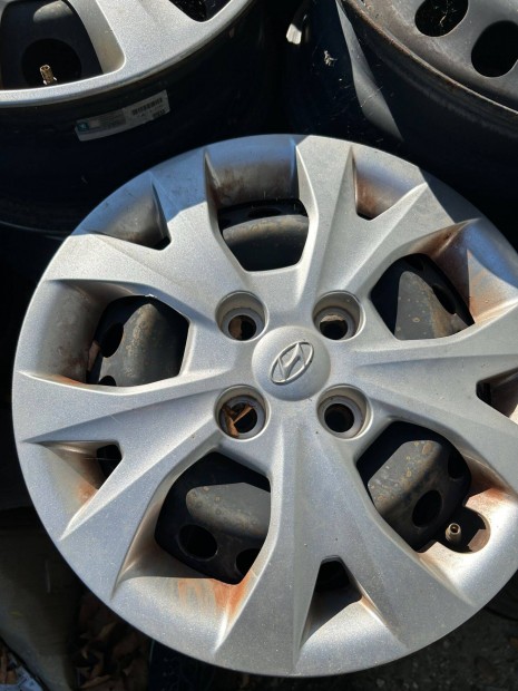 Hyundai KIA 14" hasznlt aclfelni. dsztrcsval,szenzorral