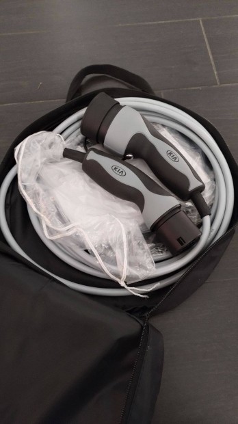 Hyundai Kia EV elektromos aut utcai tlt kbel tltkbel j