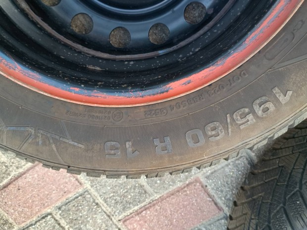 Hyundai Kia Mitsubishi 6x15 5x114,3 acélfelni, 195/60R15 téligumival
