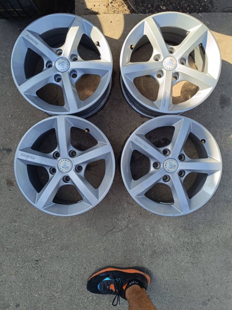 Hyundai,Kia,Toyota, Honda alu felni garnitra 5*114.2 15"