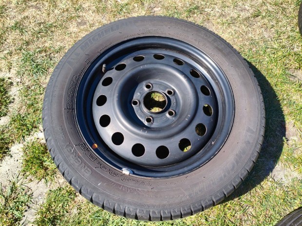 Hyundai/Kia gyári lemezfelni R16 (6Jx16 5x114,3 ET51 67,1 mm agyátmérő