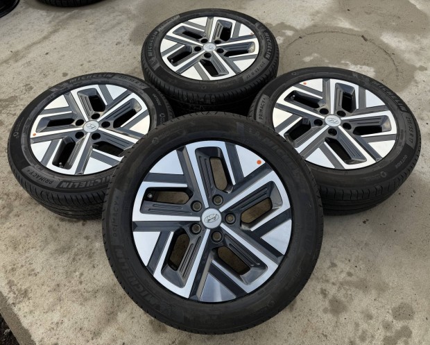 Hyundai Kona 17 nyri szett 5x114.3 gyri felni 215/55R17 Michelin 