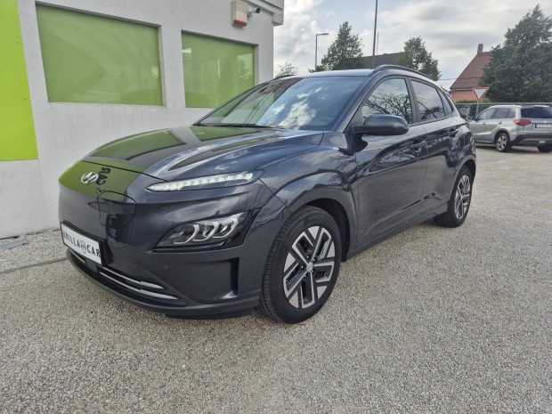 Hyundai Kona EV 64kWh Comfort Szervizkönyv / Na...