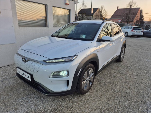 Hyundai Kona EV 64kWh Premium Szervizknyv / Na...