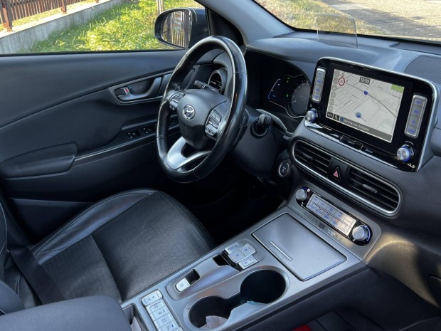 Hyundai Kona EV 64kWh Style Napfénytető .Bőrbel...