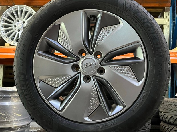 Hyundai Kona Electric gyári alufelni Tpms téli vagy nyári gumival is